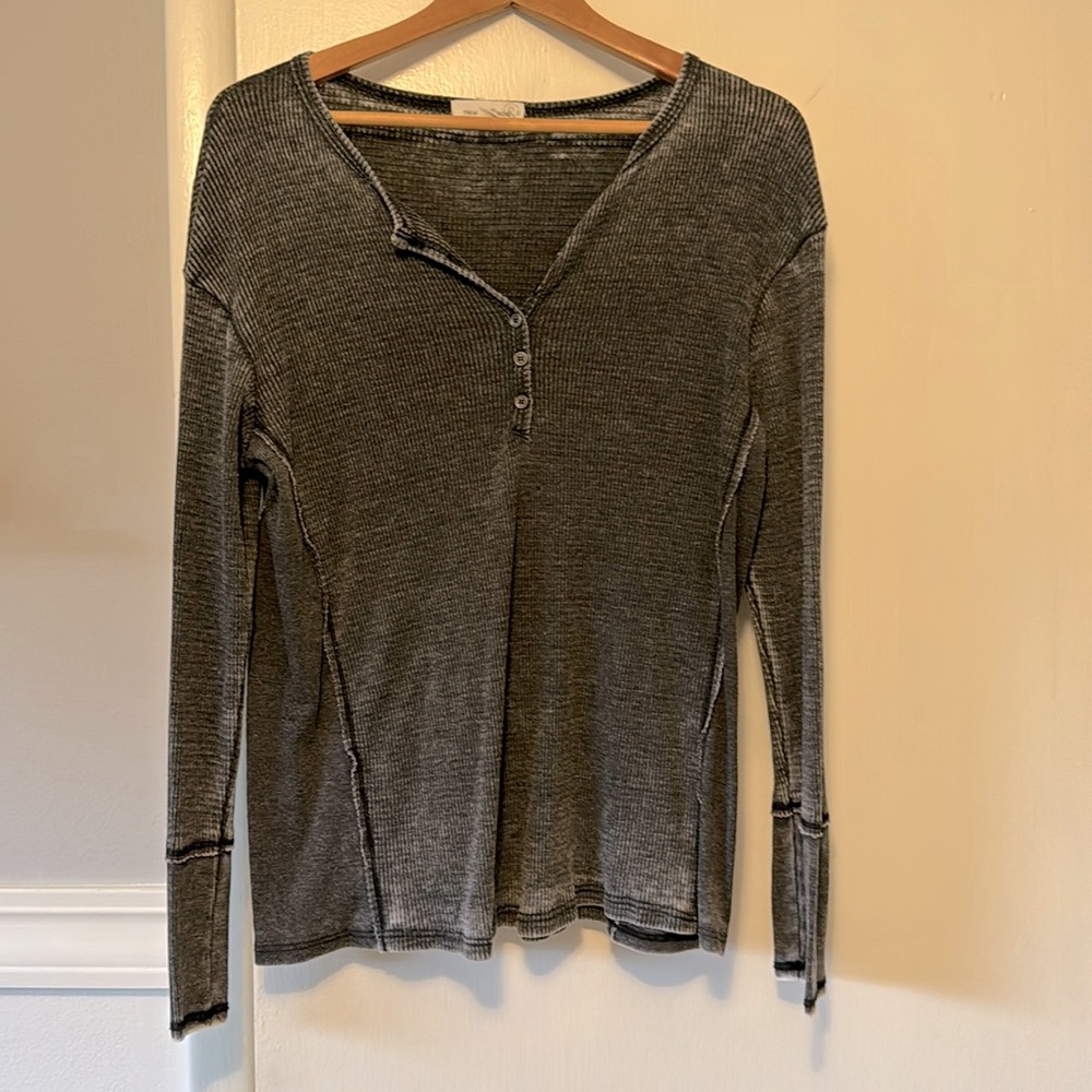 Treasure & Bond distressed long sleeve tee - medium
